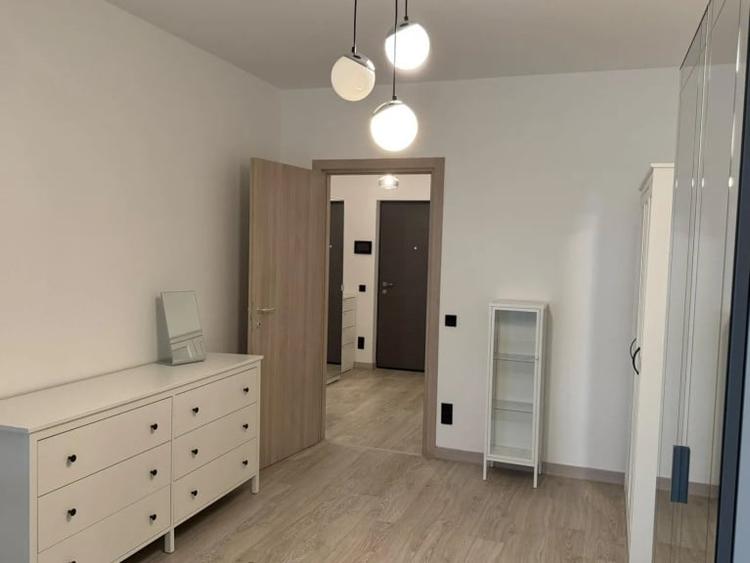 Apartament cu 3 camere decomandat, mobilat în Vitan