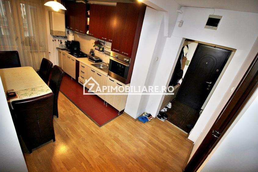 Apartament cu 3 camere decomandat, mobilat în Tudor