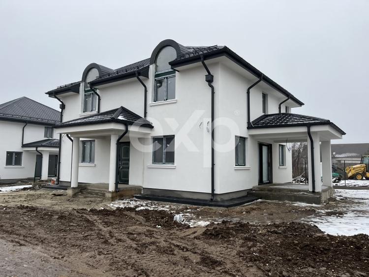 Casă individuală cu 6 camere cu Teren 400 Mp în Corbeanca