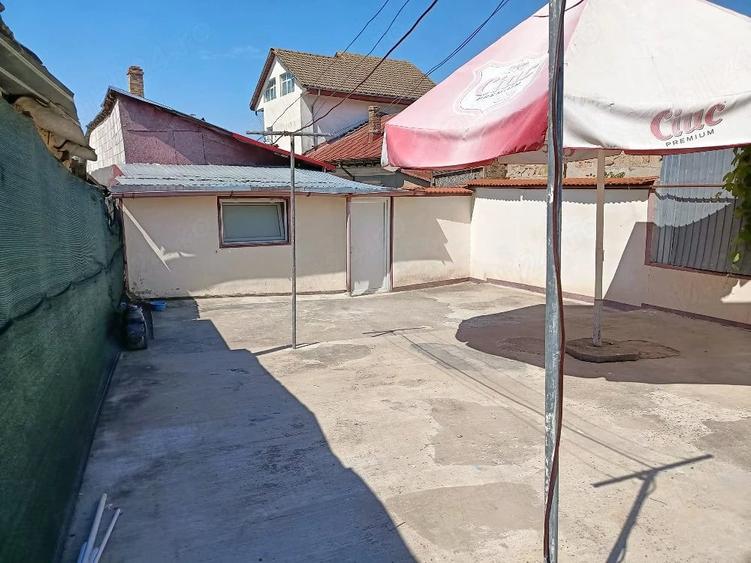 Casă cu 4 camere cu Teren 240 Mp în Central