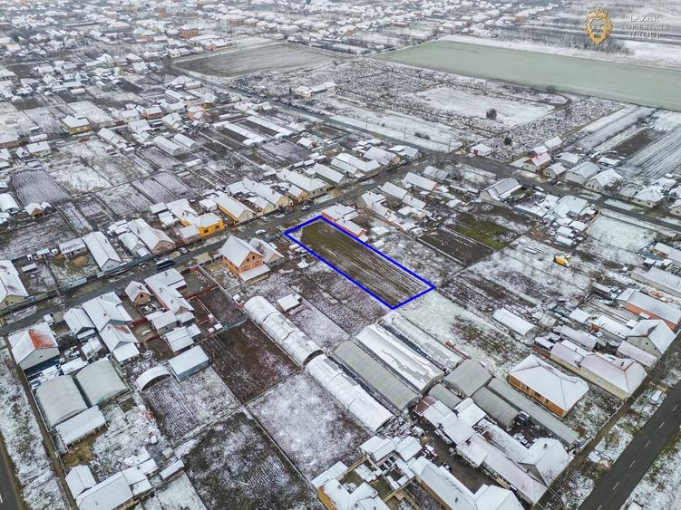 Teren Construcții intravilan de 1400 mp, în Central