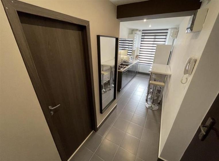 Apartament cu 2 camere decomandat, mobilat în Central
