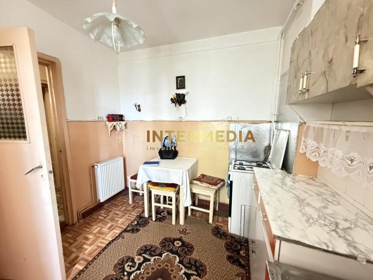 Apartament cu 2 camere decomandat, mobilat în Cetate