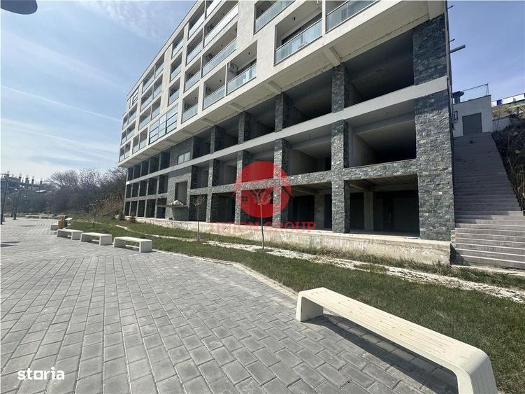 Spațiu comercial, de 250 mp, în Nord