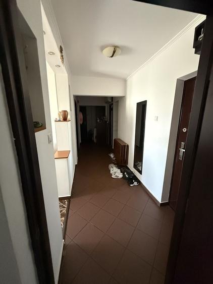 Apartament cu 3 camere decomandat în Dristor