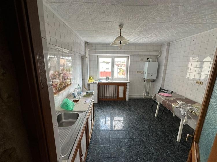 Apartament cu 3 camere decomandat în Patriei