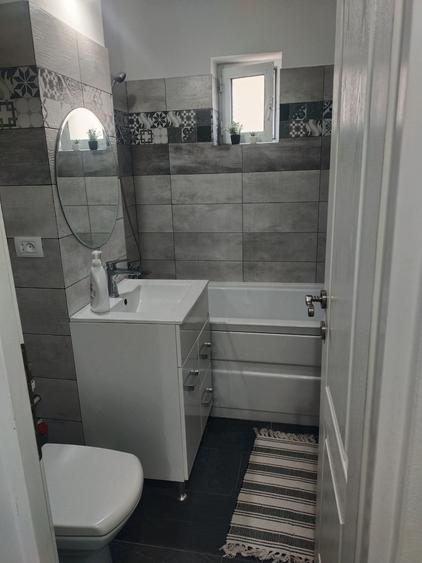 Apartament cu 4 camere decomandat în Spătaru