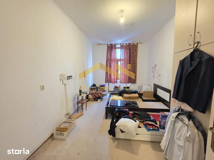 Casă cu 7 camere cu Teren 456 Mp în Central