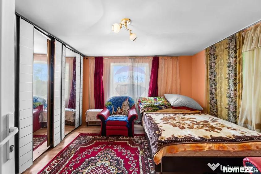 Casă cu 4 camere cu Teren 2422 Mp în Șiria