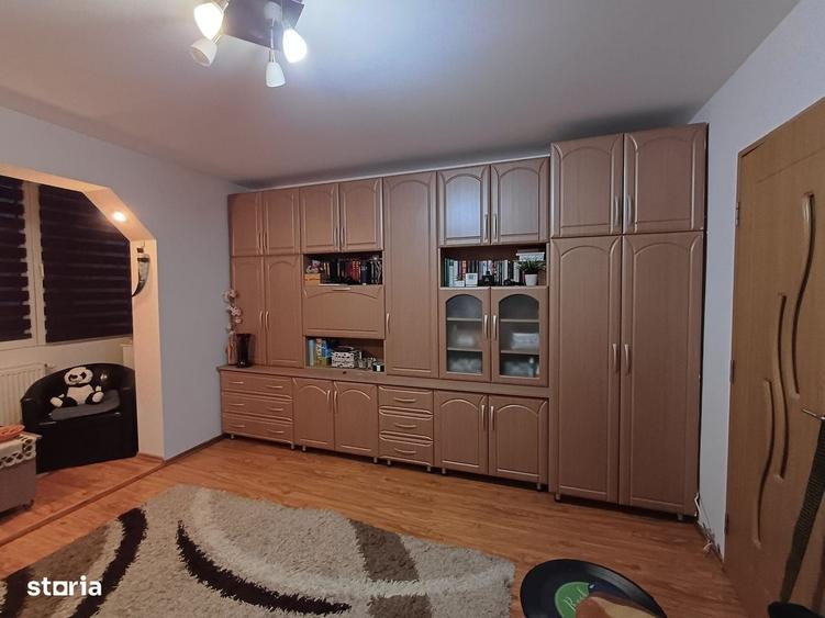 Apartament cu 3 camere decomandat în Dâmbu Pietros