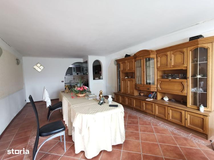 Casă cu 6 camere cu Teren 3187 Mp în Urechești