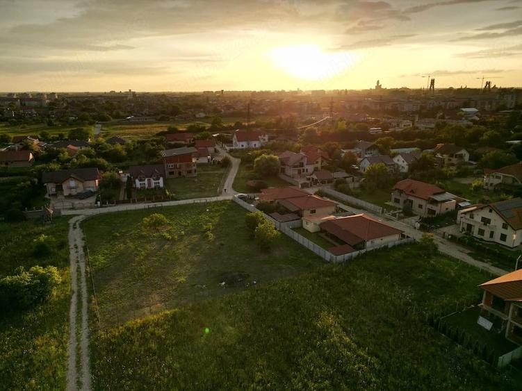 Teren de 2438 mp, în Păulești