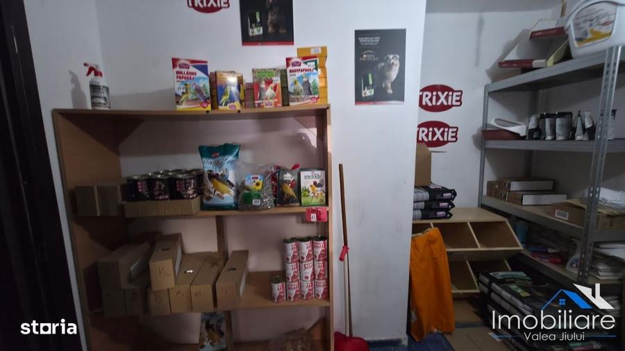 Spațiu comercial, de 51 mp, în Petros