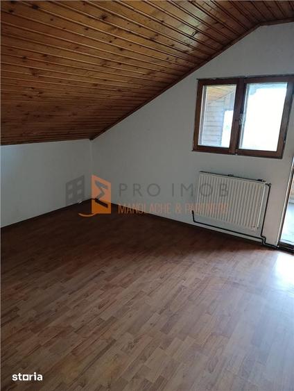 Casă cu 3 camere decomandat cu Teren 1378 Mp în Costești