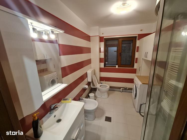 Casă cu 4 camere decomandat în Central