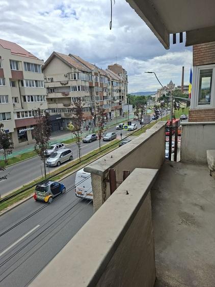 Apartament cu 4 camere decomandat în Central