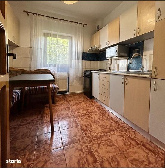 Apartament cu 4 camere în Podu Roș