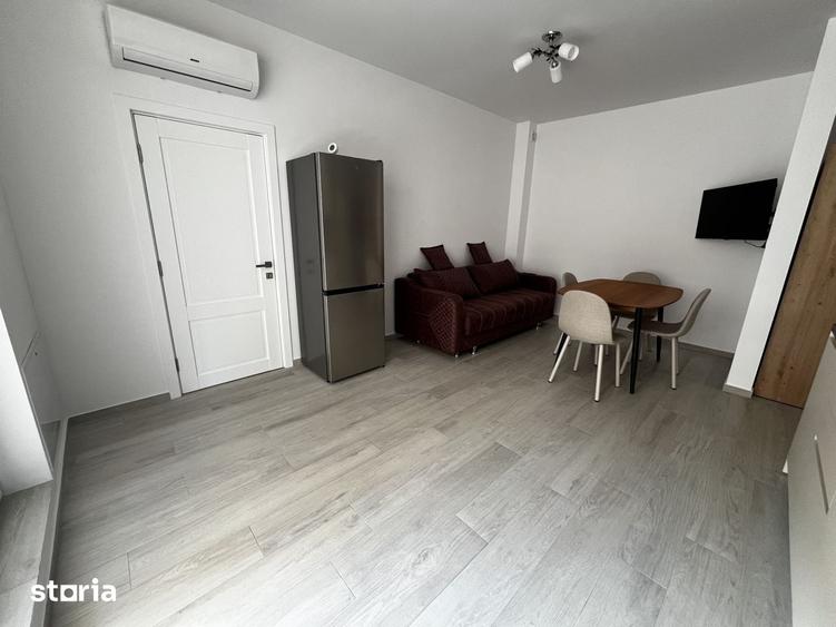 Apartament cu 3 camere semidecomandat în Florești
