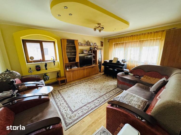 Casă cu 5 camere cu Teren 780 Mp în Nicolina