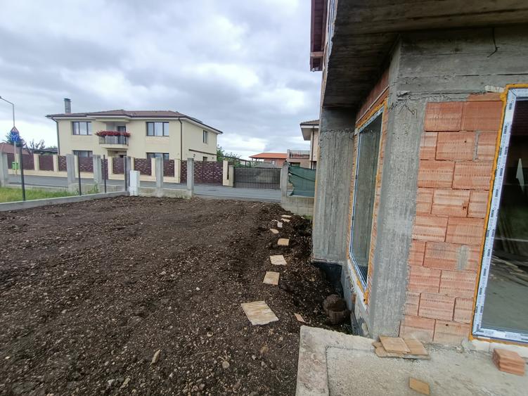 Duplex cu 4 camere cu Canalizare în Florești