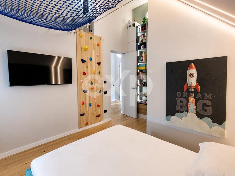 Duplex cu 5 camere cu Canalizare în Stupini