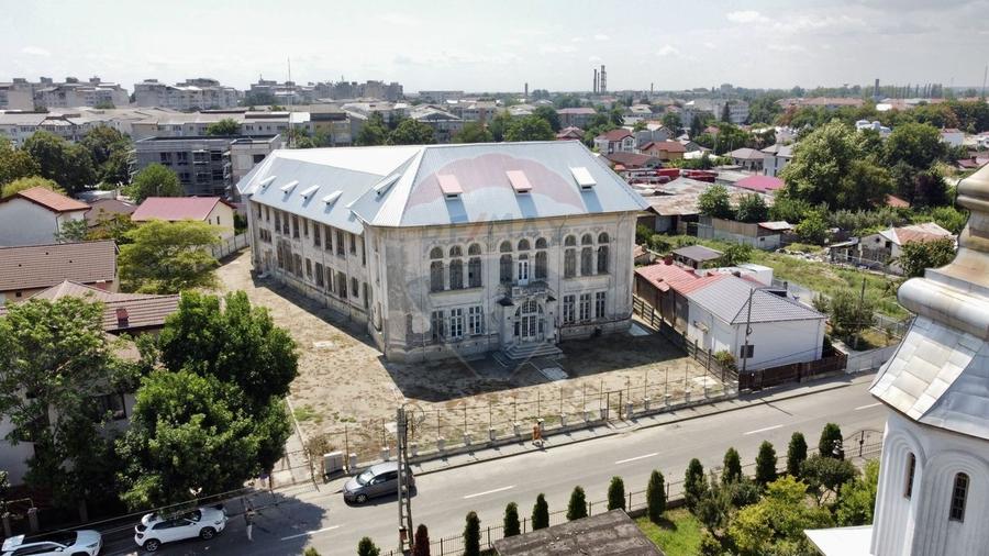 Spațiu comercial, de 2,500 mp, în Ultracentral
