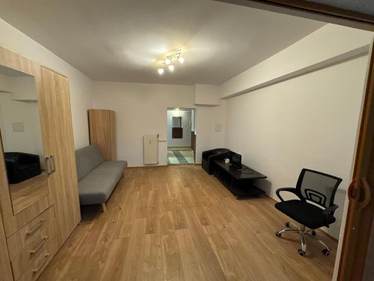 Apartament cu 2 camere semidecomandat, mobilat în P-ța Sfinții Voievozi