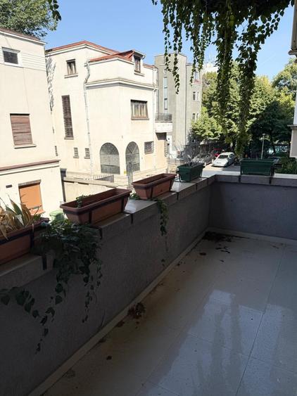 Apartament cu 2 camere decomandat în Dorobanți
