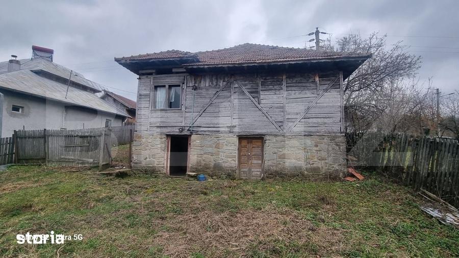 Teren de 1000 mp, în Izvoarele