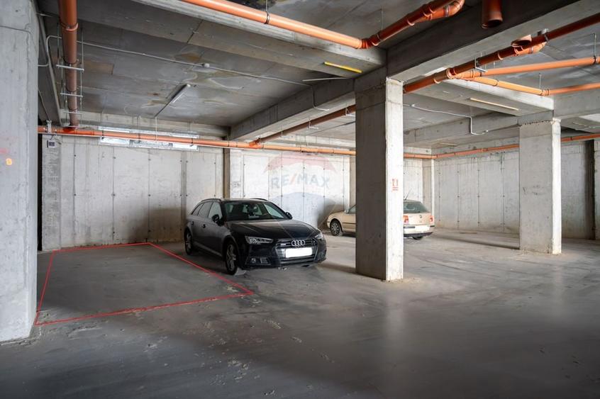 Apartament cu 3 camere decomandat, mobilat în Tractorul