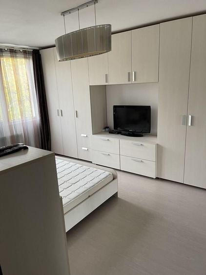 Apartament cu 2 camere semidecomandat, mobilat în Brâncoveanu