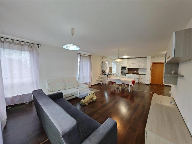 Apartament cu 3 camere decomandat, mobilat în Avantgarden