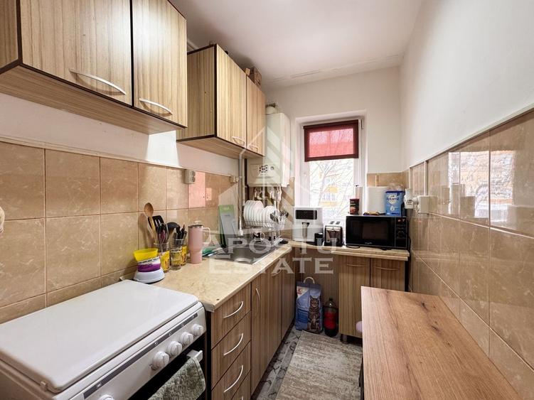 Apartament cu 2 camere decomandat, mobilat în Sud