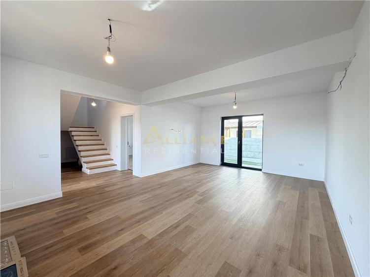 Casă individuală cu 5 camere cu Teren 290 Mp în Berceni