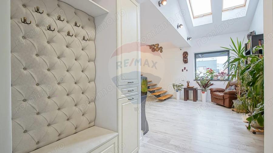 Casă cu 8 camere cu Teren 733 Mp în Bartolomeu