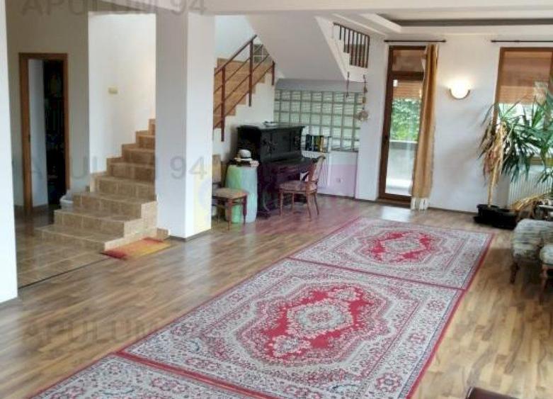 Casă individuală cu 12 camere decomandat cu Canalizare în Ghencea
