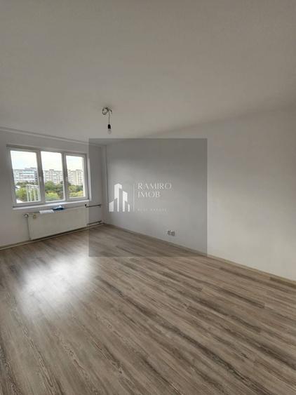 Apartament cu 3 camere decomandat în Titan