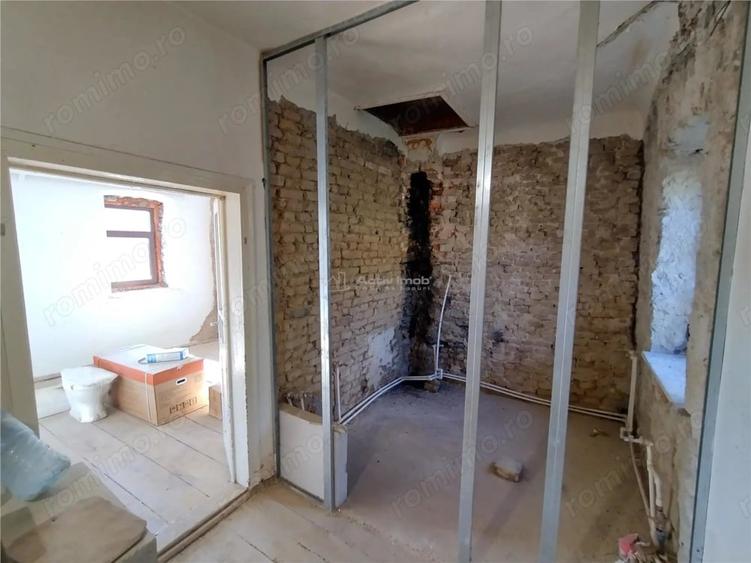 Casă cu 2 camere cu Teren 575 Mp în Vest
