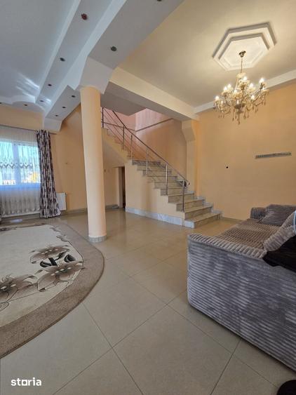 Casă cu 6 camere cu Teren 500 Mp în 1 Mai
