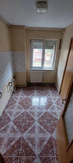 Apartament cu 3 camere semidecomandat în Govândari