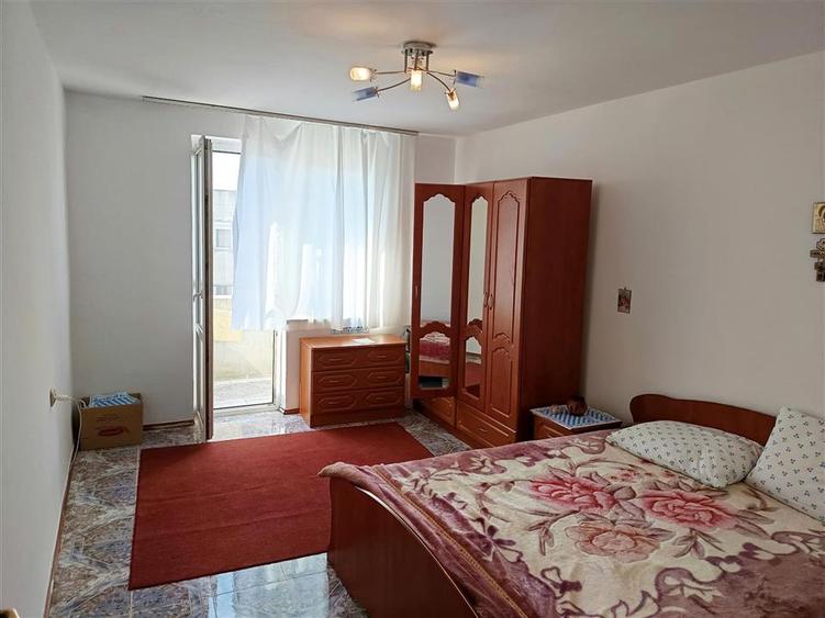 Apartament 3 camere in zona centrala Moldova Noua - 5