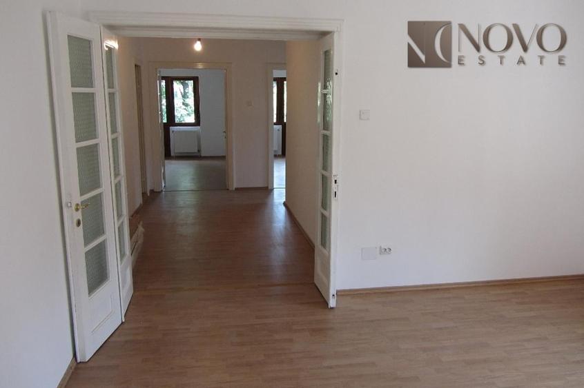 Apartament cu 4 camere decomandat în P-ța Sfântul Ștefan