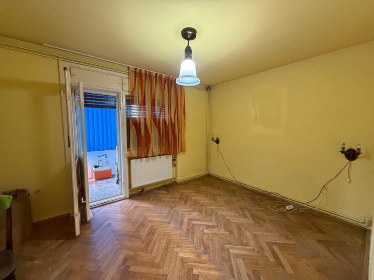Apartament cu 3 camere decomandat în Neptun