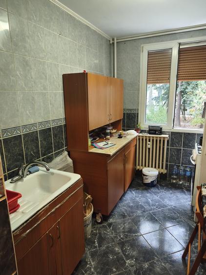 Apartament cu 3 camere semidecomandat în Drumul Taberei