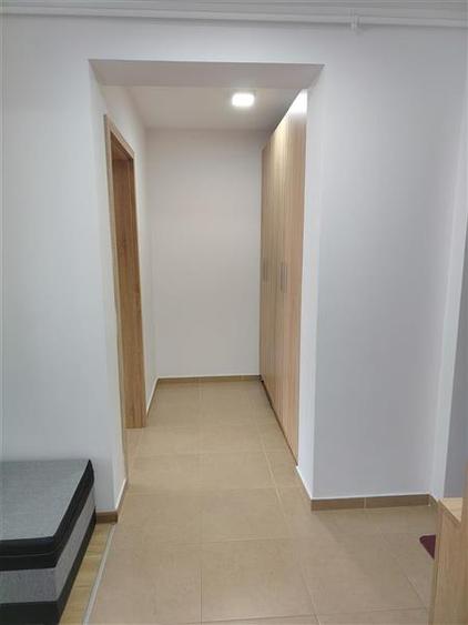 Apartament cu 2 camere decomandat, mobilat în Tractorul