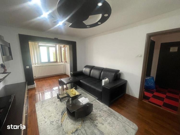Apartament cu 3 camere decomandat în Craiovița Nouă