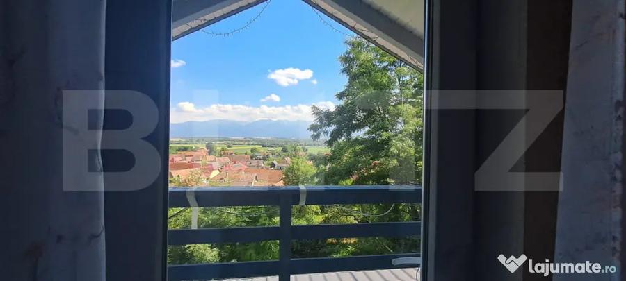 Casă cu 4 camere cu Teren 6500 Mp în Feldioara