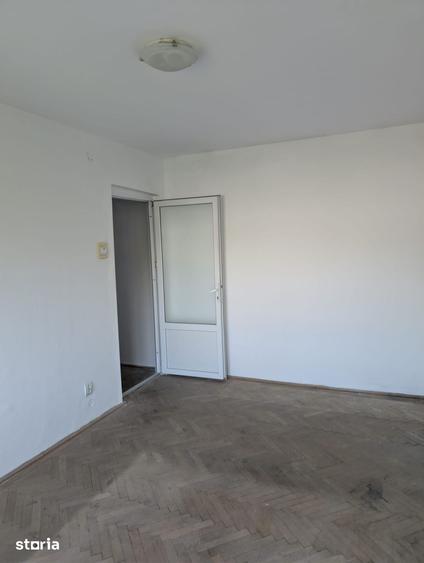 Apartament cu 3 camere decomandat în Vest