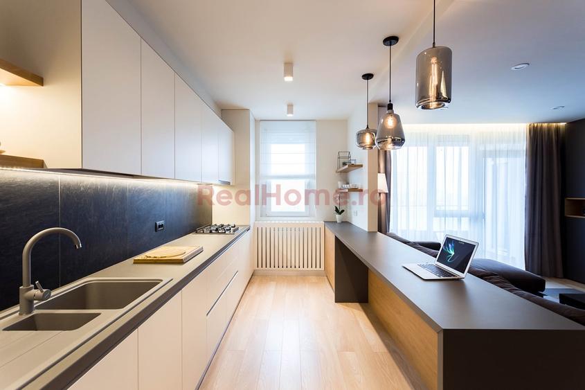 Apartament cu 5 camere decomandat în Theodor Pallady