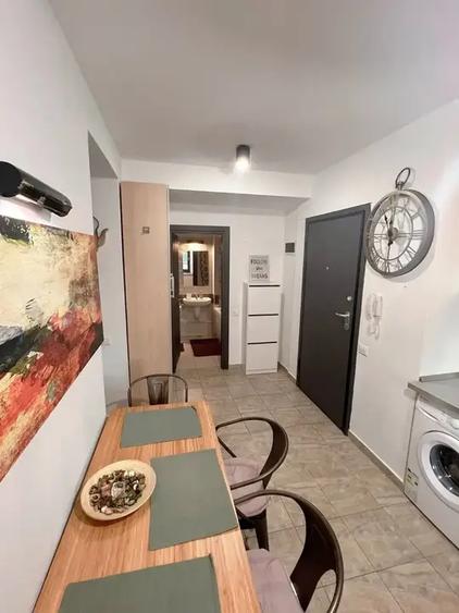 Apartament cu 2 camere decomandat, mobilat în Central